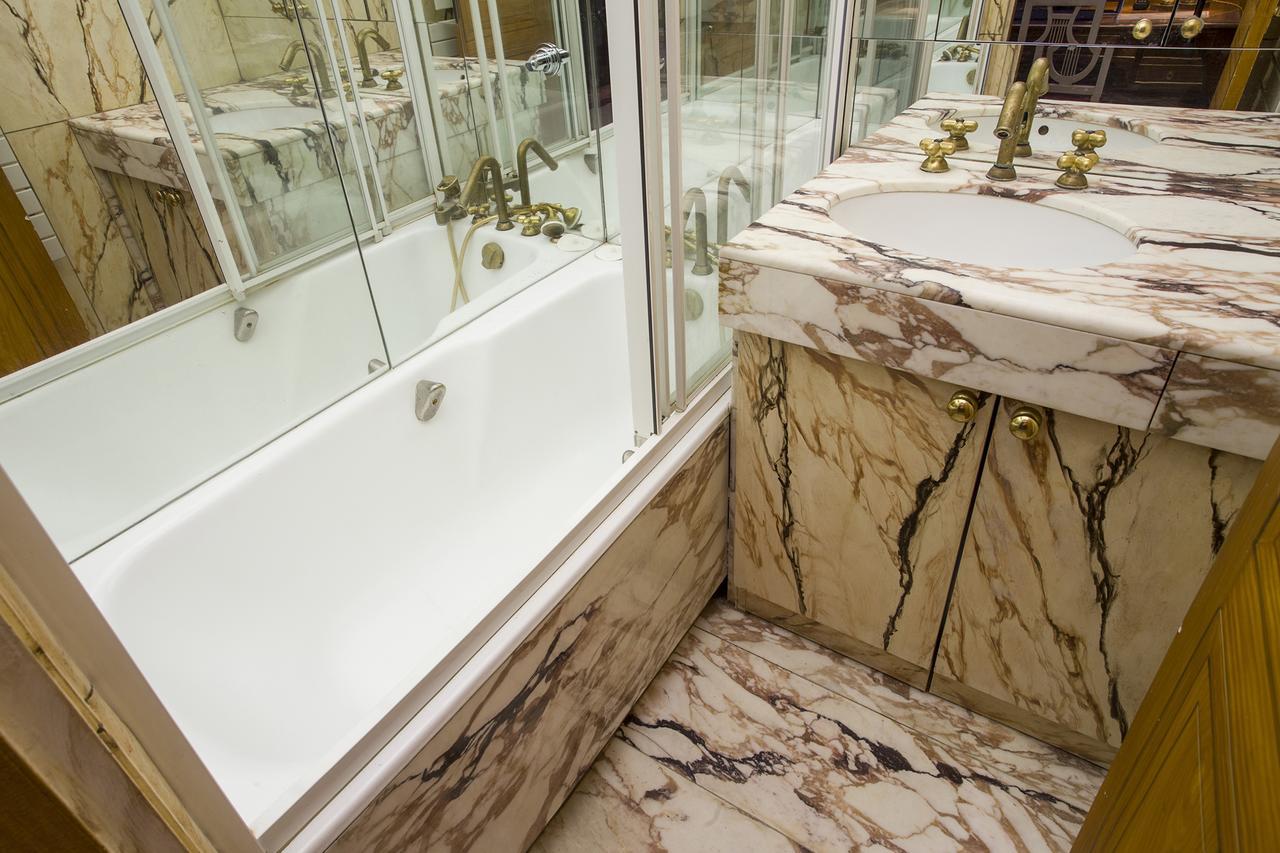 Saint Honore Paris Exterior photo